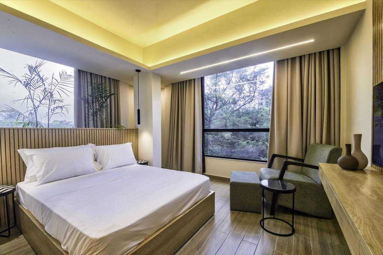 Standard Deluxe Room — Image 4